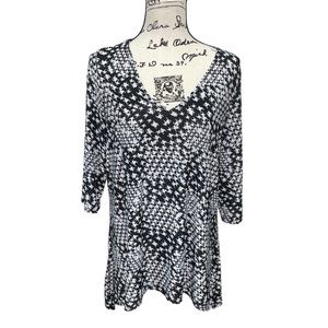 Only 9 black and white dressy v-neck blouse